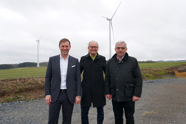 From left: PW34 SARL director Claude Boever, energy minister Claude Turmes and Wincrange mayor Marcel Thommes Energy ministry