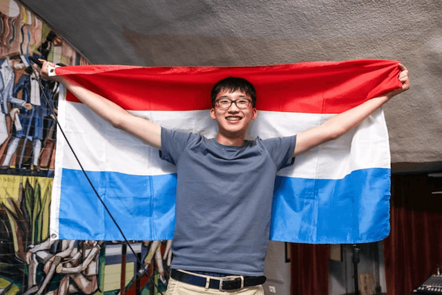 17-year-old Seongmin Park holds the Luxembourg flag. He represented Luxembourg at the Youth Science Meeting in Coimbra Youth Science Meeting