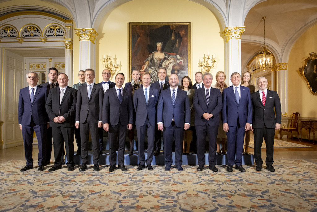 The new government poses with Grand Duke Henri at the Grand Ducal palace on 5 December 2018 Patricia Pitsch - Maison Moderne