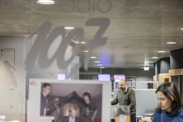 Archive photo shows Delano editor-in-chief Duncan Roberts at the Radio 100,7 studios Jan Hanrion/archives