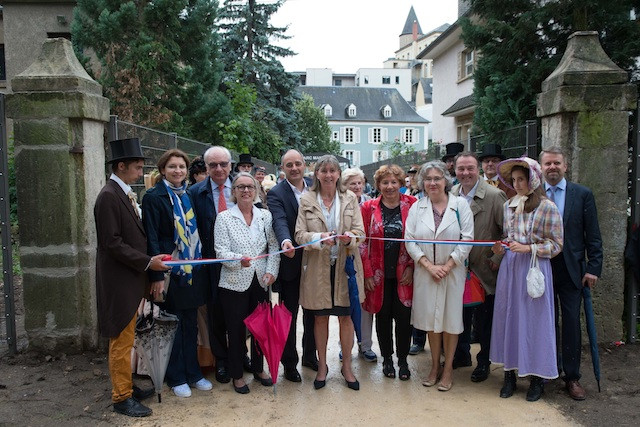 Culture secretary Guy Arendt and Luxembourg City mayor Lydia Polfer were among those present for the inauguration of the new Parc Mansfeld in Clausen on Tuesday evening Charles Soubry / Photothèque de la VDL