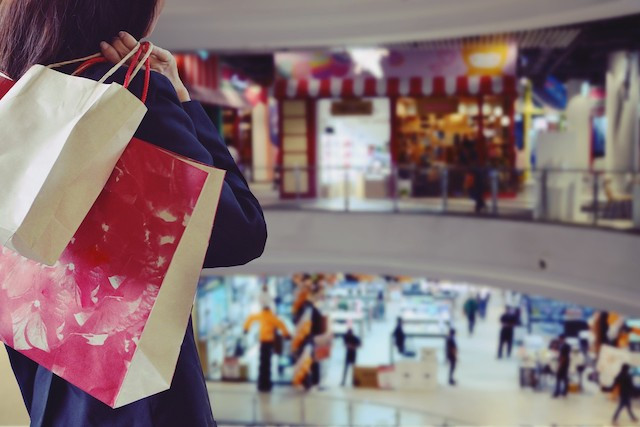 End-of-year shopping could reverse the expected results of all other measures taken to counter covid-19 Shutterstock