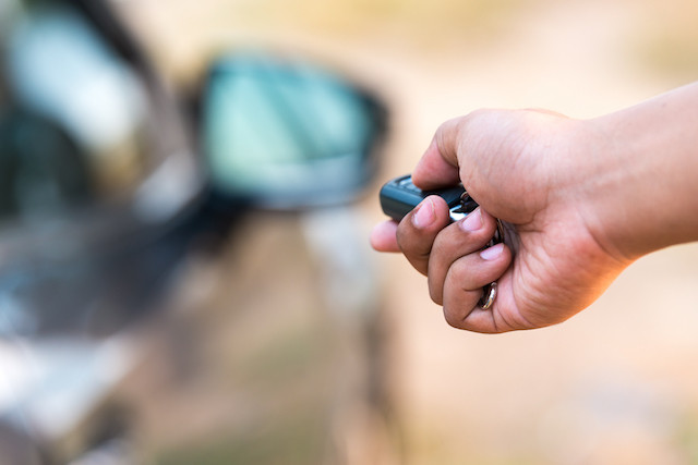 Keyless theft can be done in a relatively simply manner: criminals can purchase amplifiers and transmitters and use them nears homes to detect and amplify a key’s signal and later mimic the signal.  Shutterstock