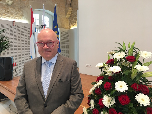 Polish ambassador Piotr Wojtczak spoke to Delano about the difficult relations between Poland and Luxembourg on the sidelines of an embassy event held at the Schéiss cultural centre on 4 May Maison Moderne