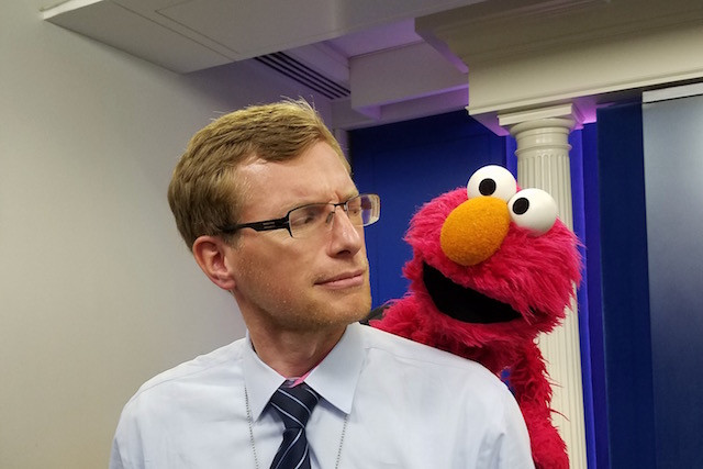 Philip Crowther, a correspondent for the international TV channel France 24, poses with “Sesame Street” character Elmo in the White House press briefing room. Crowther spoke with Delano as part of the #CelebratingLuxembourg series. Philip Crowther