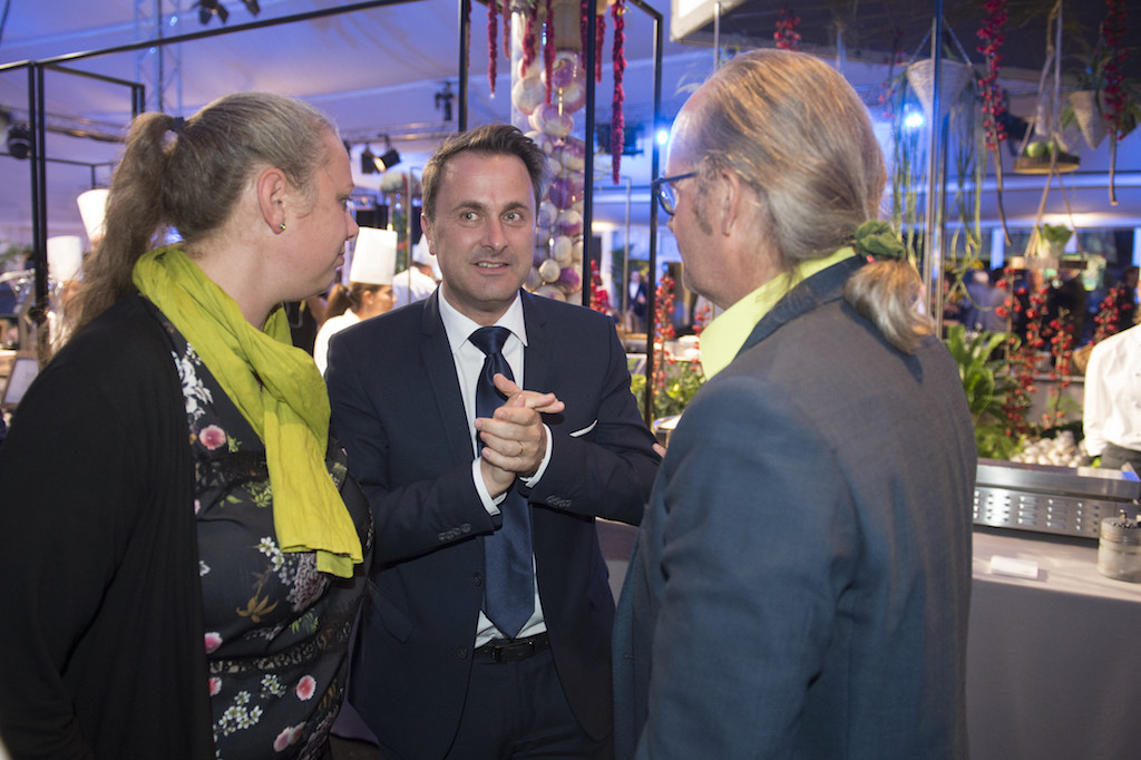 DP prime minister elect Xavier Bettel talking with Carole Dieschbourg and Claude Turmes of Déi Gréng on election night, 14 October 2018. Amid plenty of speculation, all three are among only a dozen politicians who are certain to be in the next government. Anthony Dehez
