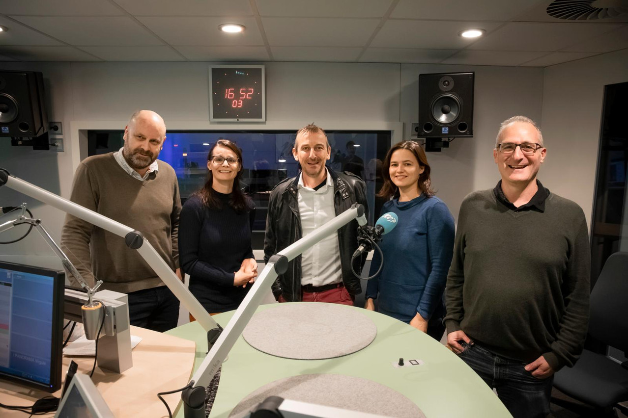 Delano’s Duncan Roberts, Delano’s Jess Bauldry, 100,7’s Jim Kent, Delano’s Natalie Gerhardstein and Delano’s Aaron Grunwald are seen in the studios of public radio 100,7 prior to the premiere of “The Jim Kent Show on Radio 100,7 with Delano” on 21 November 2019 Jan Hanrion/Maison Moderne