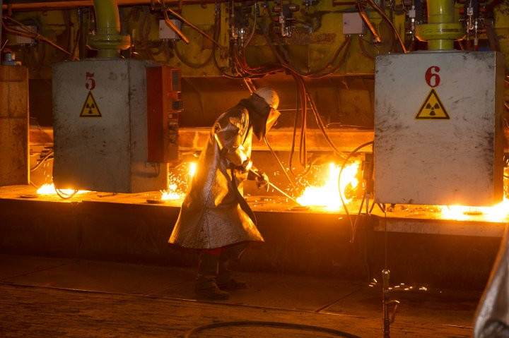 An agreement was signed between the steel tripartite on 18 September, in which ArcelorMittal agreed to offer 15 new apprenticeship positions.Archive picture: A worker is seen inside ArcelorMittal’s Esch-Belval facility in July 2012. Charles Caratini