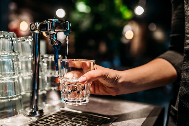 Petitioner David Kieffer wants to guarantee tap water is an option for customers in bars and restaurants in Luxembourg. Shutterstock