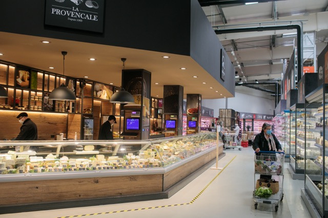 The interior of the Provençale outlet on Friday 22 May. The retail sector is one of four areas of activity the SnT’s covid-19 exit strategy simulator. Matic Zorman