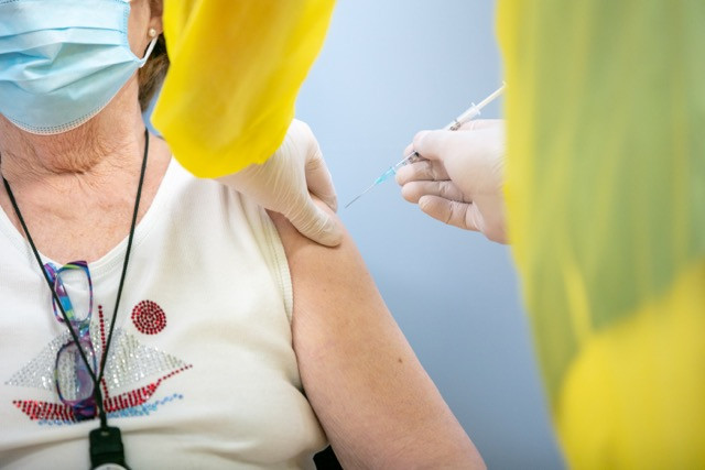 The over 75s and vulnerable people with certain diseases or undergoing specific treatments are the next to be called up as part of Luxembourg’s phase 2 vaccination programme. Romain Gamba