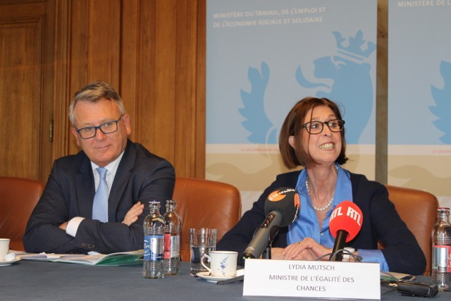 The labour minister Nicolas Schmit and the equal opportunities minister Lydia Mutsch speak during a presentation on pay equality on 10 May 2017 MEGA