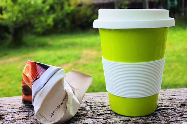 Bad news for takeaway coffee! Drinking hot drinks from disposable pape
