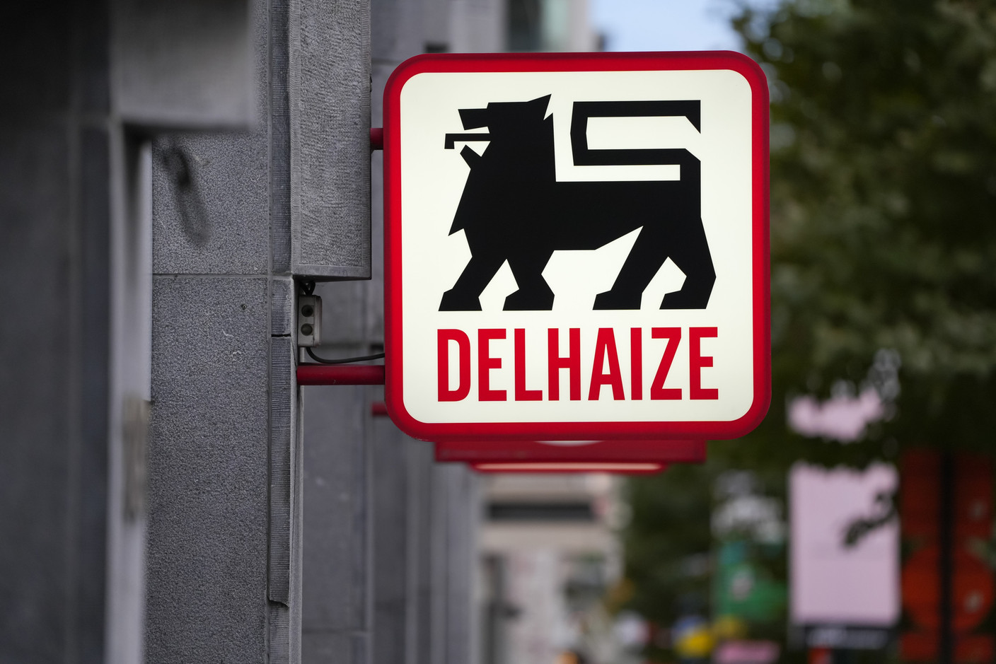 With the transition to franchised shops, Delhaize employees could lose certain social benefits.  Photo: Shutterstock