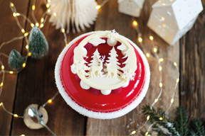 The Christmas Crown log (with red fruits and Christmas spices), limited edition. © Maison Oberweis