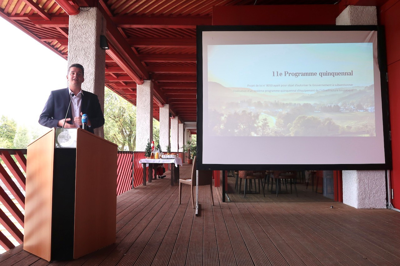 Lex Delles presented the new quinquennial tourism infrastructure equipment programme at the artificial lake in Remerschen.  MECO