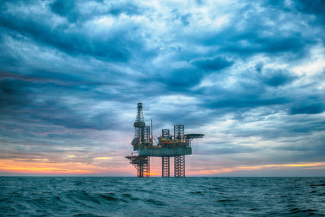 Greenpeace dénonce les investissements du FDC, dans l’industrie pétrolière notamment. (Photo: Shutterstock)