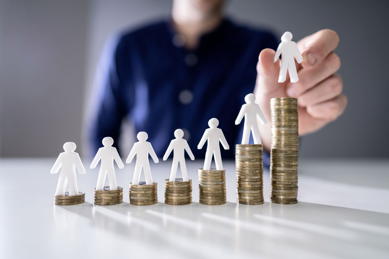 More women than men make the minimum wage.  Photo: Shutterstock