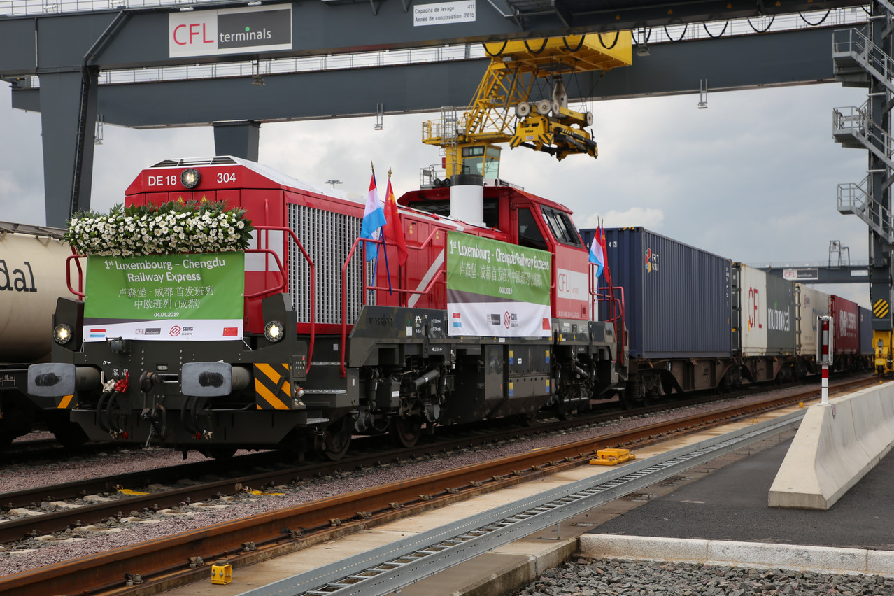Le train inauguré ce jeudi transporte 41 conteneurs chargés d’aliments, d’équipements médicaux, d’électronique, de quincaillerie, de céramique, de biens de consommation courante. (Photo: CFL)