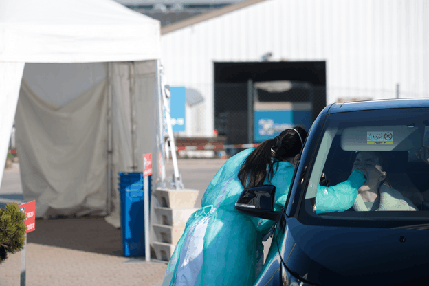 Les automobilistes se feront tester directement dans leur véhicule, comme c’est le cas ici à Junglinster sur le site des Laboratoires Réunis.  (Photo: Matic Zorman / Maison Moderne/ archives)