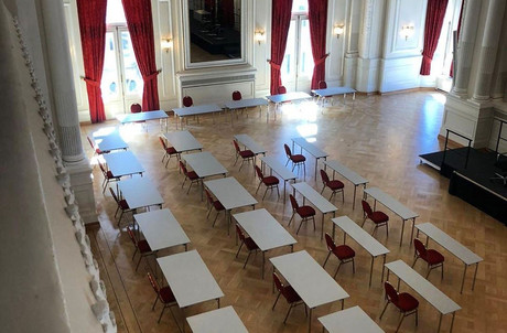Les 60 députés siégeront dans la même salle en respectant une distance de deux mètres. (Photo: Chambre des députés)
