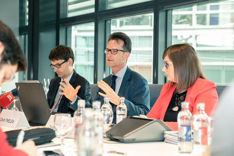 De gauche à droite: Marc Wagener, directeur des Affaires économiques; Carlo Thelen, directeur général de la Chambre de commerce; et Christel Chatelain, conseillère . (Photo: Chambre de commerce)