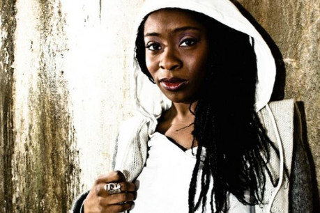 Iyeoka mêle sa poésie au jazz, au blues, au funk et au gospel. (Photo: D.R.)