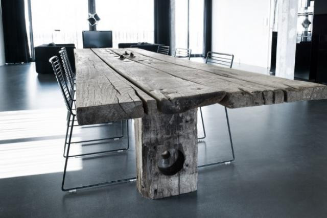L'écologie fait toujours partie des préoccupations des designers comme avec cette table en bois récupéré. (Photo: Thors Design)