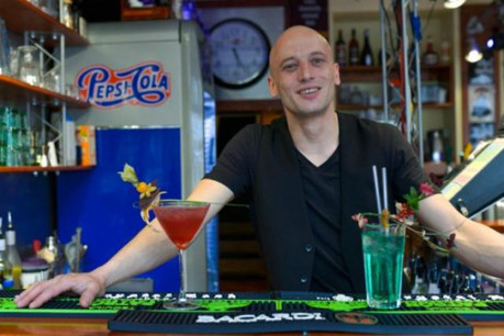 Philippe About aime raconter des histoires avec les cocktails qu'il crée. (Photo: Sven Becker)