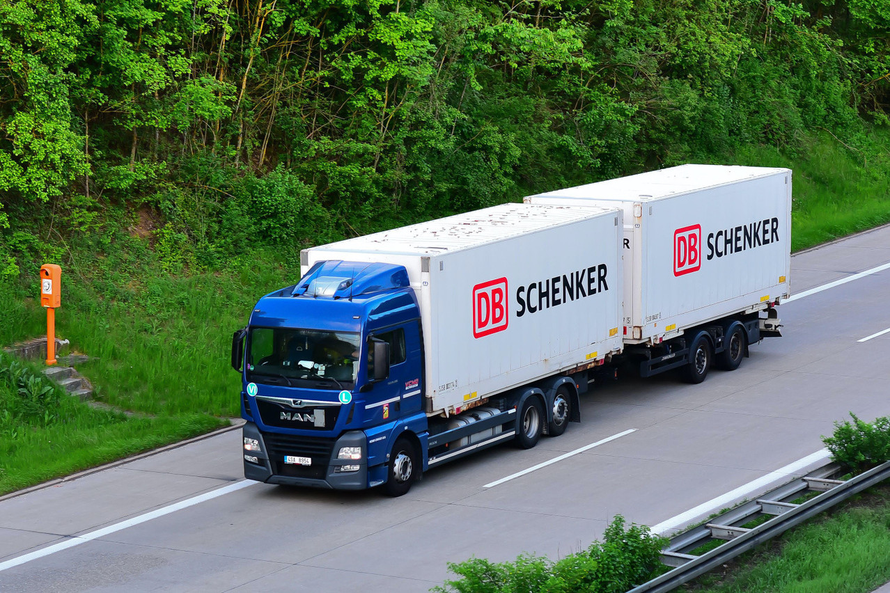 Face à des dettes colossales, la Deutsche Bahn a de moins en moins le choix et étudie une vente de DB Schenker, sur laquelle les Suédois de DSV Panalpina ont déjà des vues pour devenir le leader mondial. Décision en mai-juin. (Photo: Shutterstock)