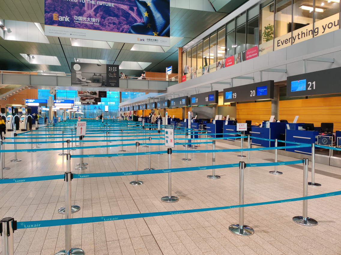 L’aéroport de Luxembourg (Findel), quasiment vide, en mars 2020, en pleine crise du coronavirus. (Photo: Paperjam/archives)