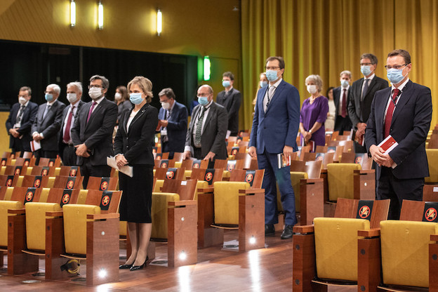Mme Ziemele et M. Passer complètent la Cour de justice composée d’un juge par État membre. (Photo: CJUE)