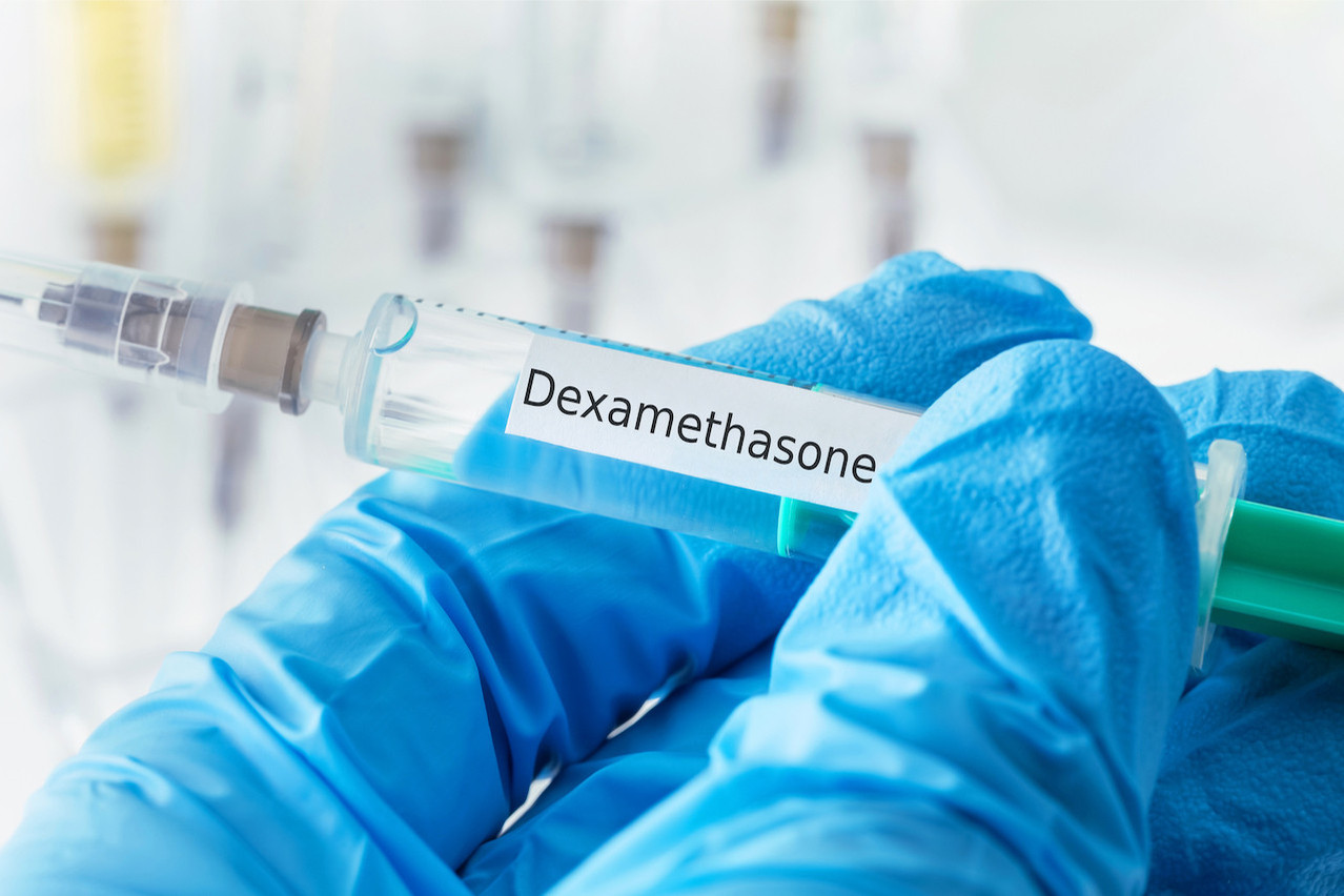 La dexaméthasone, de la famille des stéroïdes, s’avère efficace dans la phase de la maladie exigeant un apport d’oxygène, en particulier si le patient doit être intubé. (Photo: Shutterstock)
