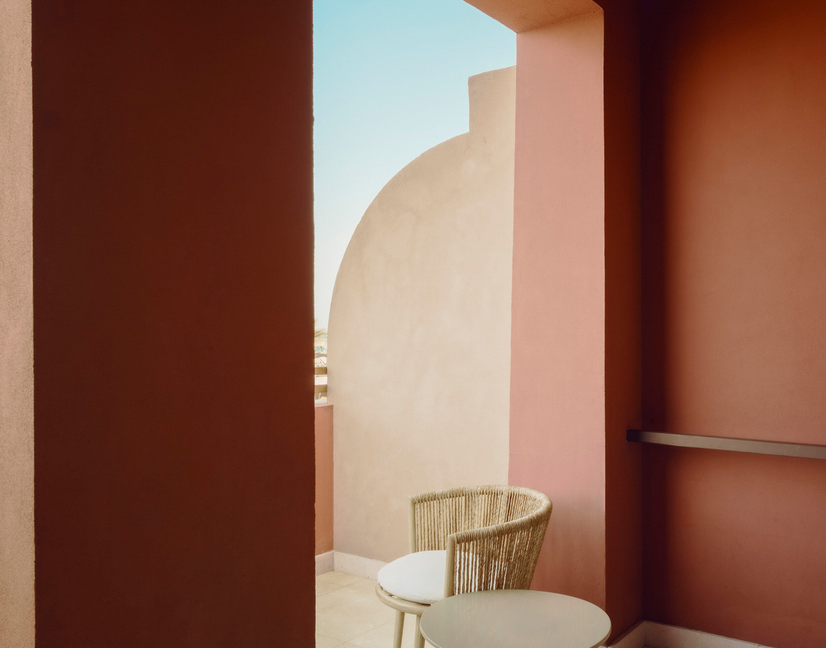 The Three Corners Ocean View Hotel’s  post-modern vocabulary carries echoes of Hassan Fathy, the highly influential Egyptian architect who reintroduced traditional local building methods and materials in the region.  Simon Menges & Nino Tugushi