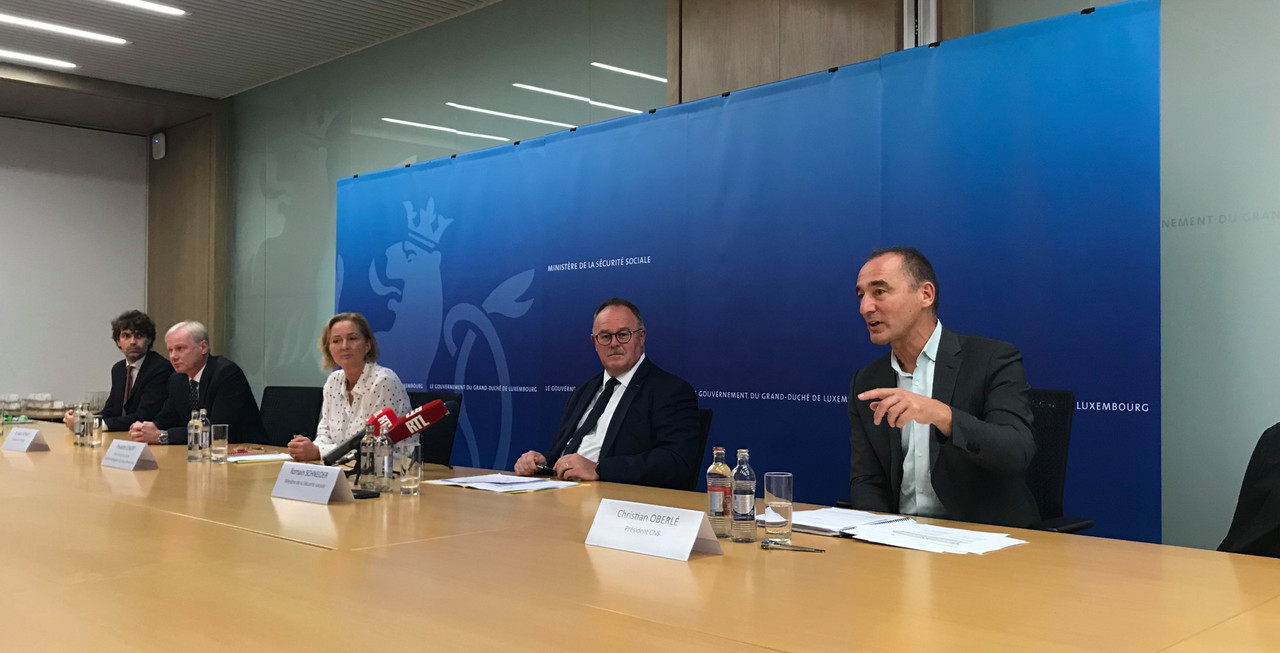 “One of the objectives is to avoid the insured person having to pre-finance the amount covered by the health insurance,” explained minister for social security Romain Schneider (second from right). (Photo: Paperjam)
