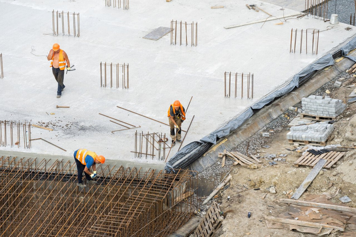 91% of SME Packages beneficiaries are small businesses, and the most active sectors are construction (20.9%), trade (20.5%) and specialist and technical activities (17.7%). (Photo: Shutterstock)