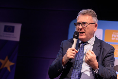 Nicolas Schmit: «La dimension sociale de notre stratégie européenne de reprise devrait avoir une priorité: la jeunesse; un outil privilégié: la formation dans toutes ses dimensions; une méthode: le dialogue — avec les partenaires sociaux, avec les États membres.» (Photo: Matic Zorman / archives Maison Moderne)