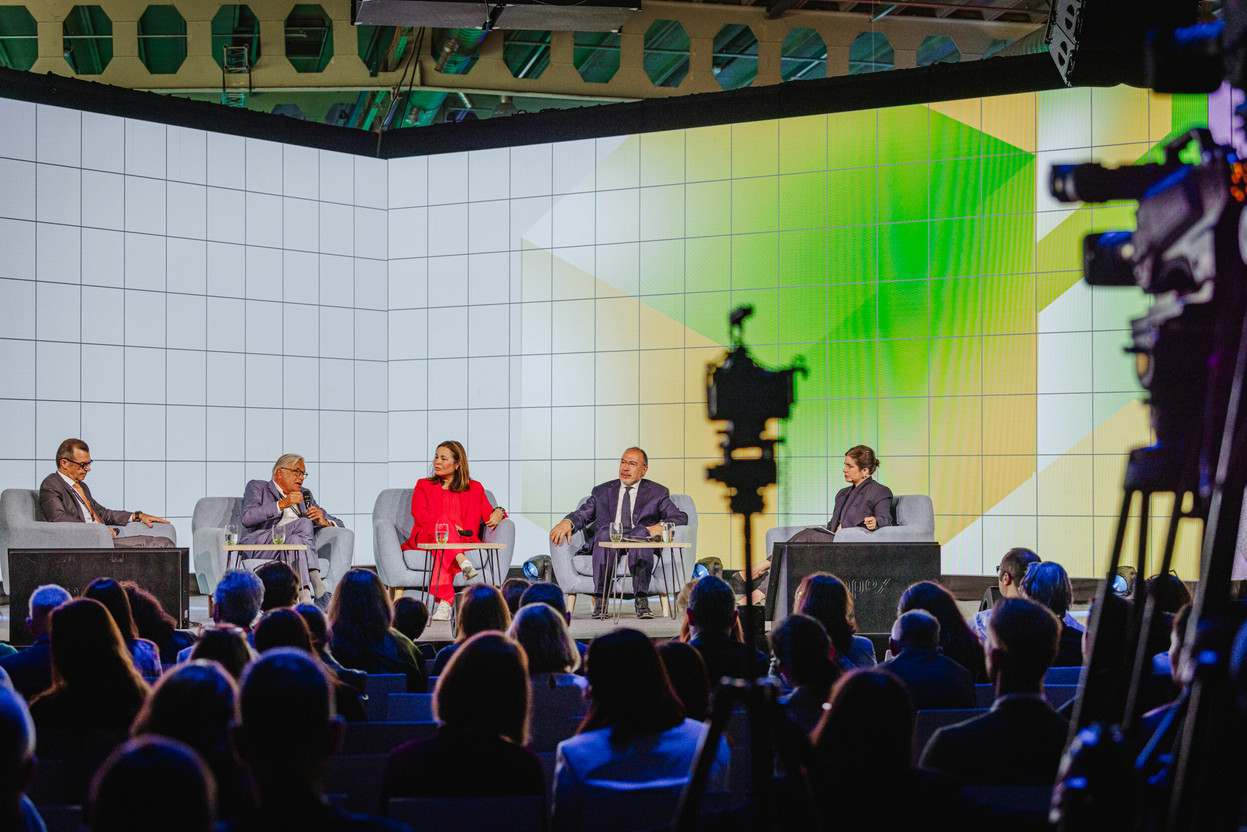 Manuel Schiappa Pietra, Chairman and CEO of FreeBalance; Laurent Mosar, Member of the Luxembourg Parliament; Ayumi Moore Aoki, Chair of Women in Tech; Dr Tawfik Jelassi, Assistant Director-General for Communication and Information at UNESCO; and Maria Tadeo, Chief Europe Editor at Euronews. (Photo: Julian Pierrot/Paperjam)