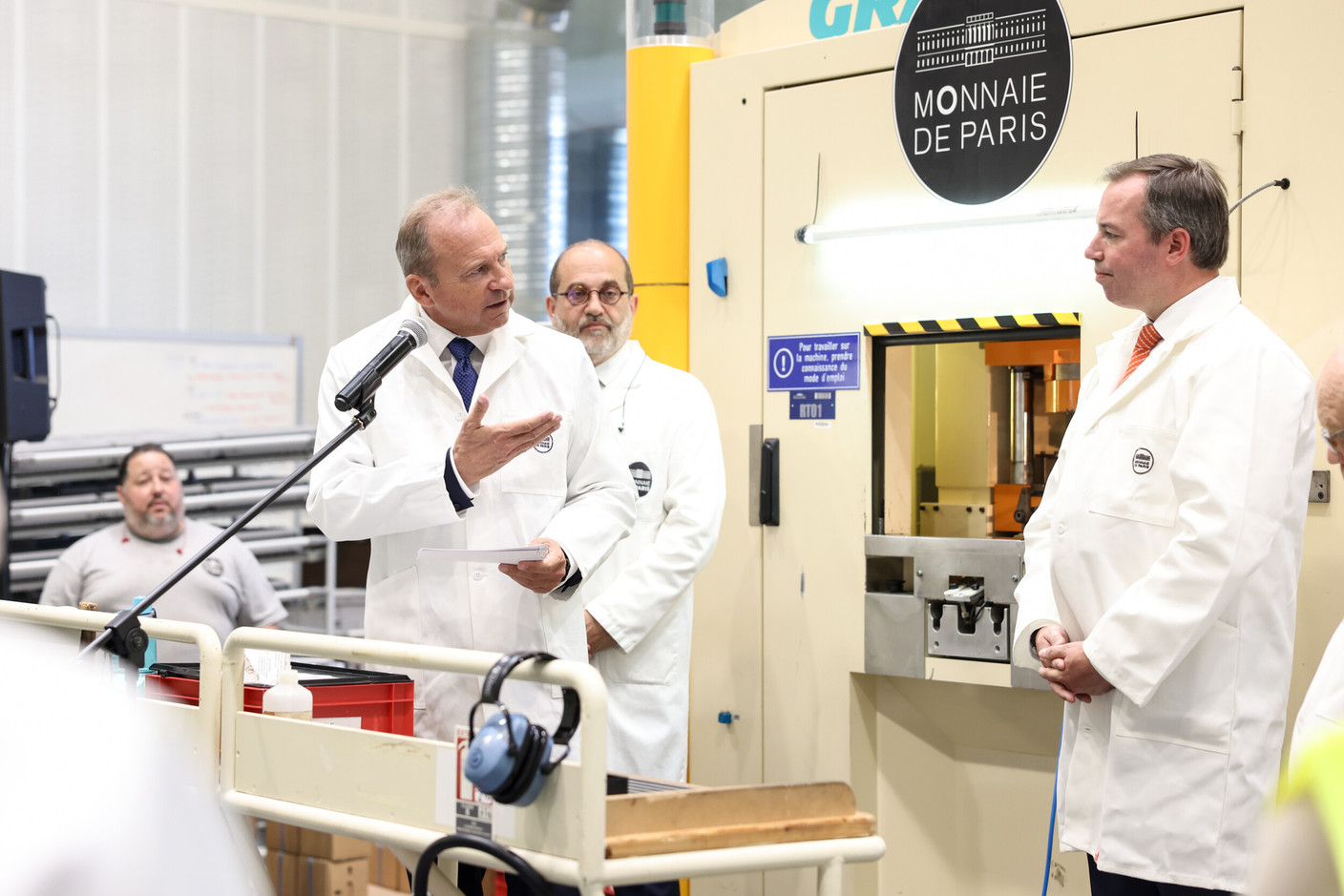 The delegation learnt about the entire process of manufacturing the coins, from the engraving of the dies to the minting. (Photo: SIP/Sophie Margue)