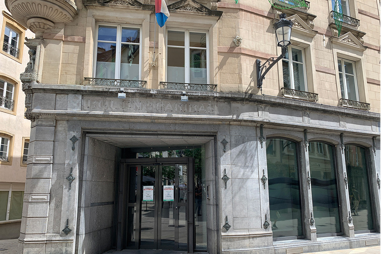 The BGL BNP Paribas branch on rue du Marché-aux-Herbes closed its doors on 30 June this year. Customers were informed last year of the closure.   Photo: Maison Moderne