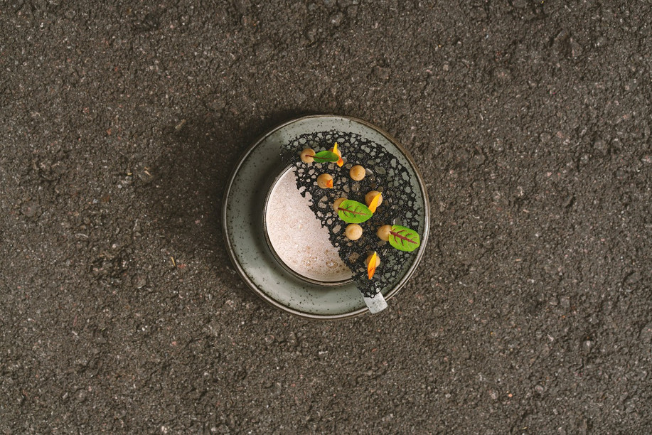 Capuccino de panais/émulsion de Gianduja by Chef Patrice Noël at de Gaart INNSiDE by Meliá Luxembourg. (Photo: INNSiDE by Meliá Luxembourg)