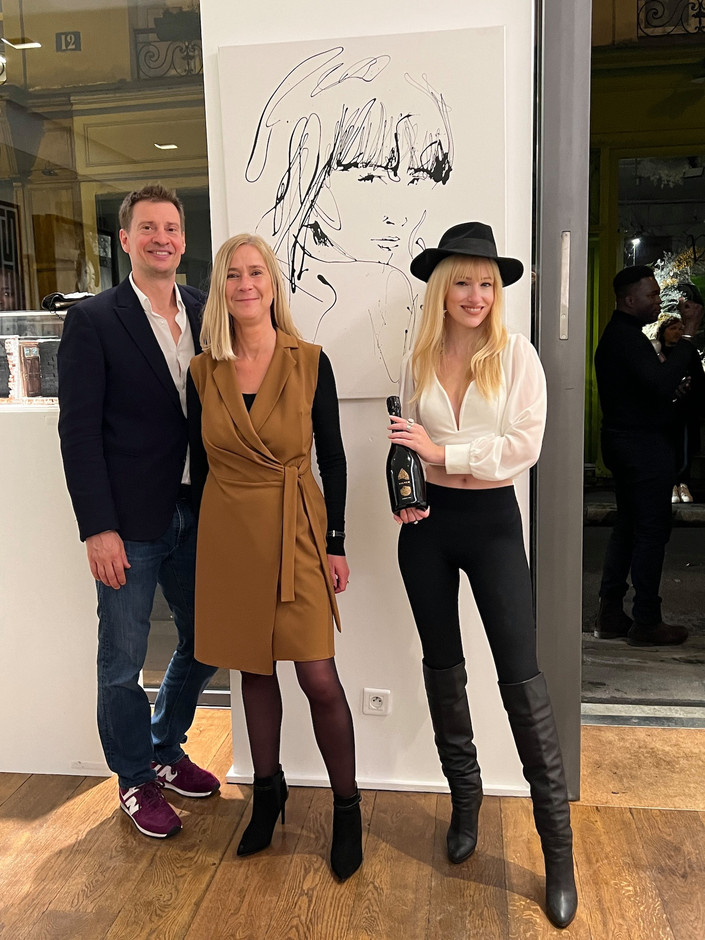 Jérôme Rouquie (Come to Lux), Nathalie Roca (Domaines Vinsmoselle) et Sonia Gleis ont fait buller Paris le temps d’une soirée avec la gamme Vignum…  Come to Lux