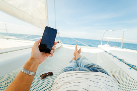En mer ou en transit dans un pays hors UE comme la Suisse, les data peuvent s’avérer coûteuses. (Photo: Shutterstock)