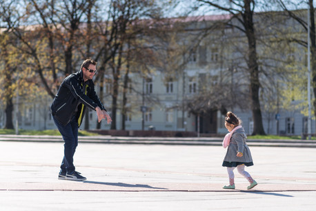 Malgré la hausse du crédit d’impôt et les allocations familiales, un écart de revenu net disponible persiste entre familles monoparentales et couples mariés, dénonce le Collectif Monoparental. (Photo: EC)