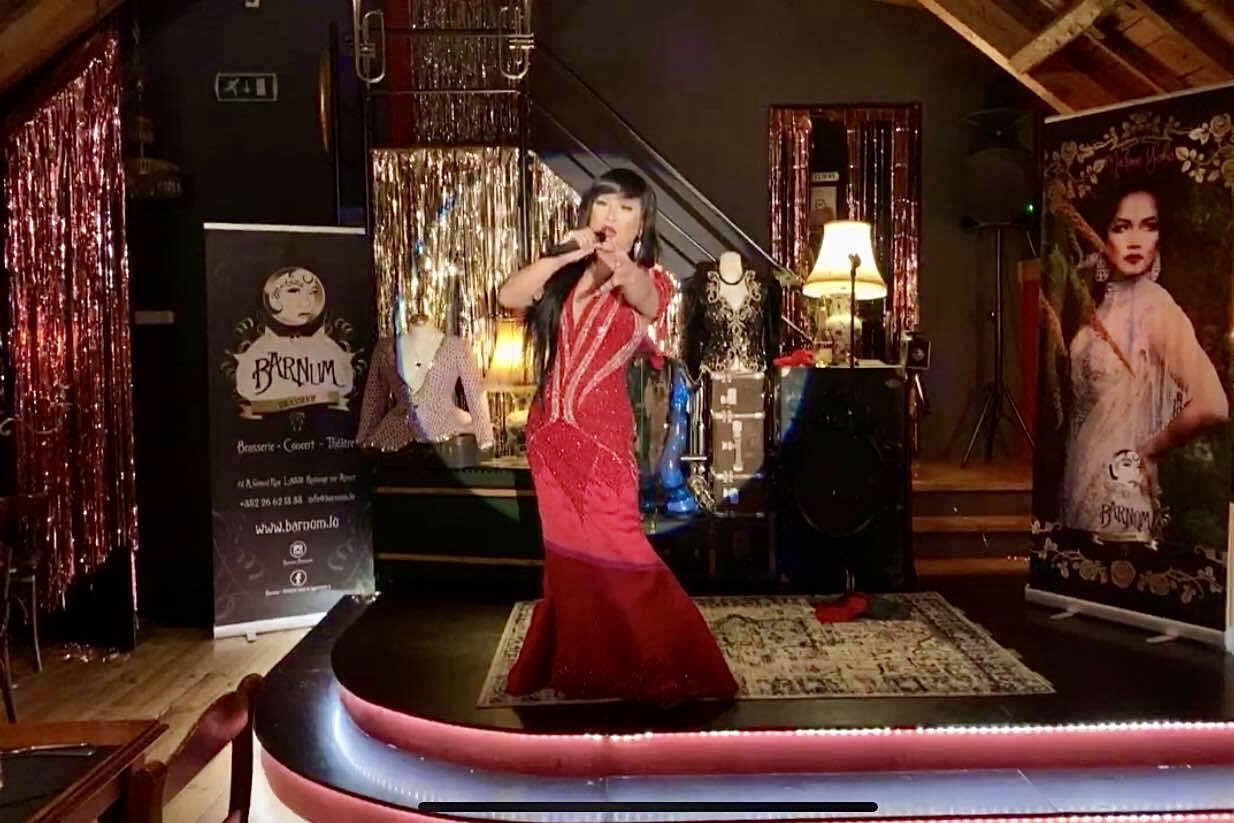 Même avec un public virtuel, Madame Yoko donne tout sur sa scène du Barnum! (Photo: Ian Lejeune) 