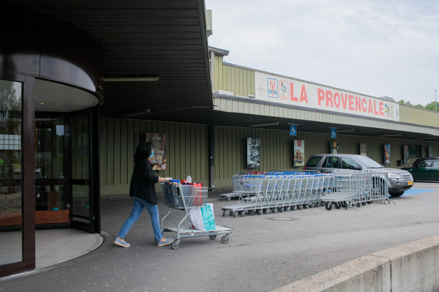 Pour faire leurs achats à La Provençale, les particuliers doivent acheter une carte client remboursable sous condition. (Photo: Matic Zorman/Maison Moderne)