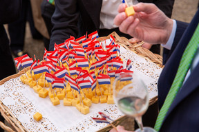 Guests nibbled on Dutch cheese over a glass of Luxembourg crémant Romain Gamba / Maison Moderne