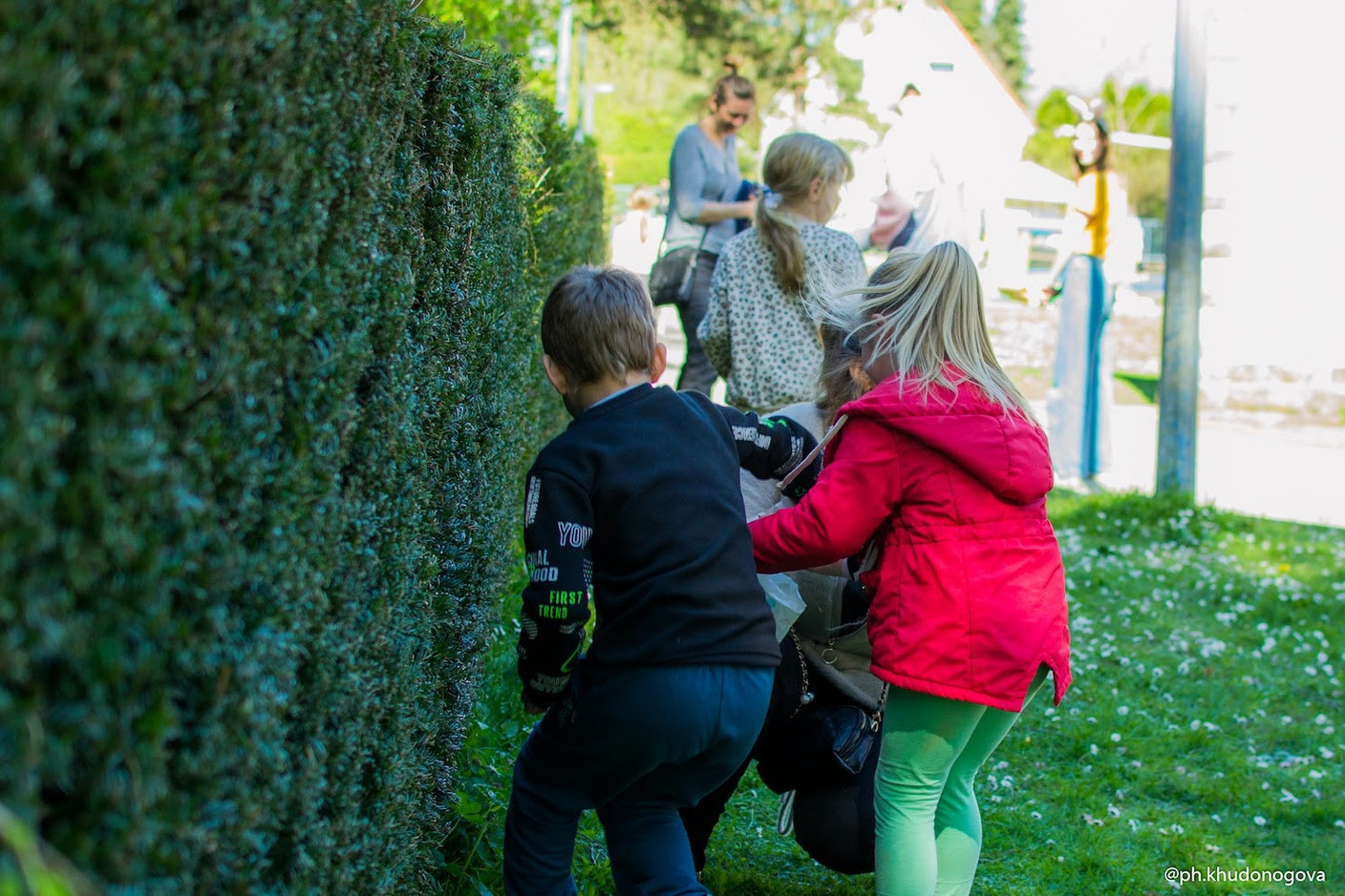 Children hunting for Easter eggs. Photo: Anastasia Khudonogova