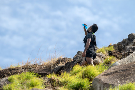 Quel que soit le temps, si vous partez pour plus d’une heure, pensez à vous hydrater pendant l’effort. (Photo: Shutterstock)