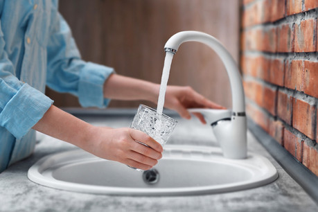 Le ministère de l’Environnement constate que la consommation d’eau potable est «très élevée», dès que les températures dépassent 30 degrés. (Photo: Shutterstock)